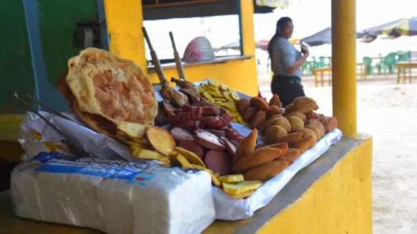En Guayacanes un pecaíto frito puede costar hasta mil pesos