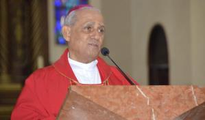 Católicos realizan la tradicional procesión del Santo Entierro en Santiago