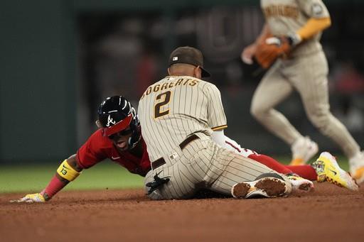 Bogaerts y Cruz dan la victoria a Padres en casa de Bravos