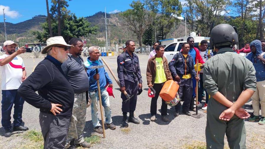 Lluvias extinguen incendio forestal en Pico Duarte; llamas en parque nacional de San Juan están controladas