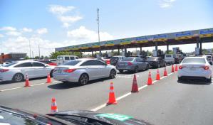 Capitaleños siguen saliendo en masa por el peaje de Las Américas