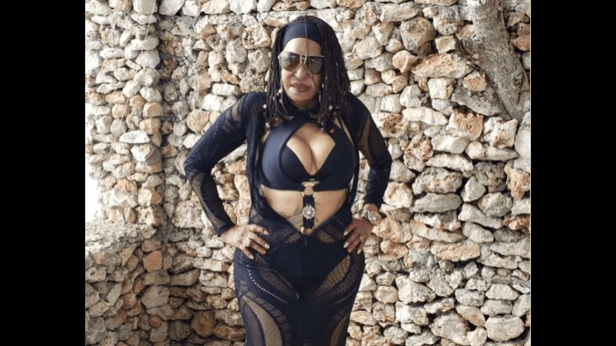 El “sexy” atuendo que lució la Vieja Fefa en Las Terrenas en Semana Santa El “sexy” atuendo que lució la Vieja Fefa en Las Terrenas en Semana Santa
