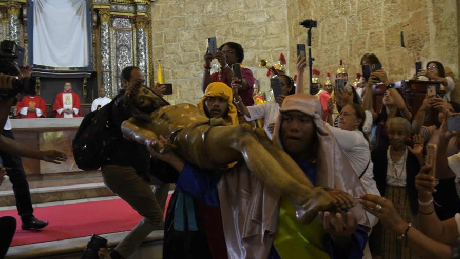 Políticos coinciden con críticas de la iglesia en el Sermón de las Siete Palabras Políticos coinciden con críticas de la iglesia en el Sermón de las Siete Palabras