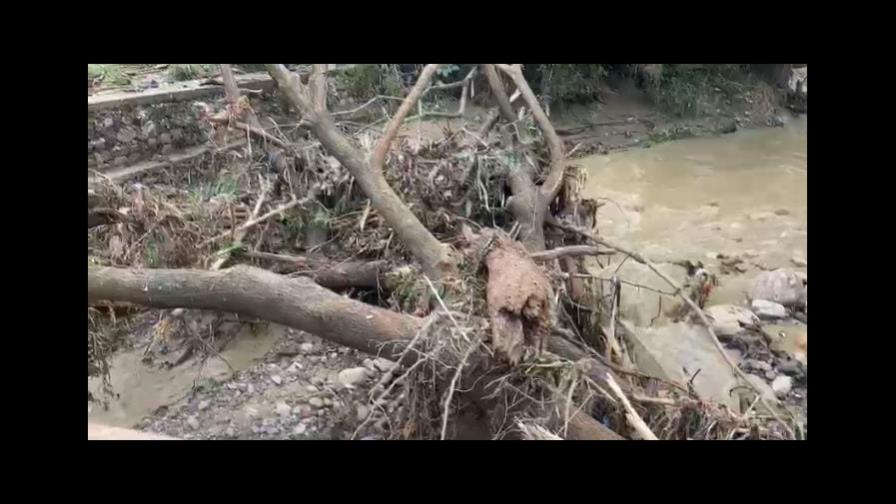 Crecida de río inunda decenas de viviendas en Jacagua de Santiago