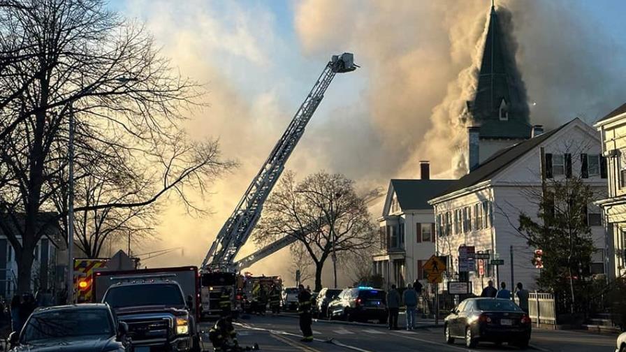 Se incendia una iglesia en Massachusetts después de Semana Santa