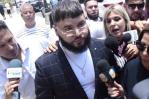 Farruko: Así de sucio me sentía por dentro pero ustedes me veían bien acicalao por fuera Farruko: Así de sucio me sentía por dentro pero ustedes me veían bien acicalao por fuera