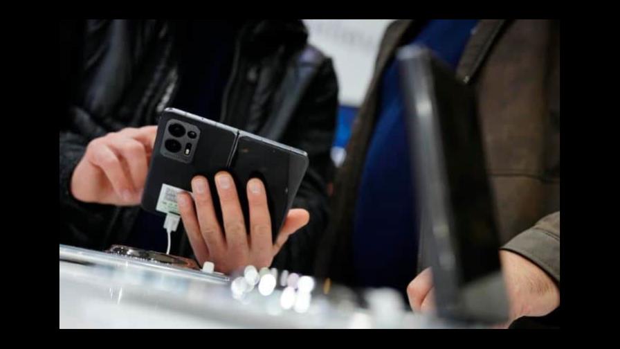 El FBI recomienda no utilizar estaciones de carga de móviles gratuitas