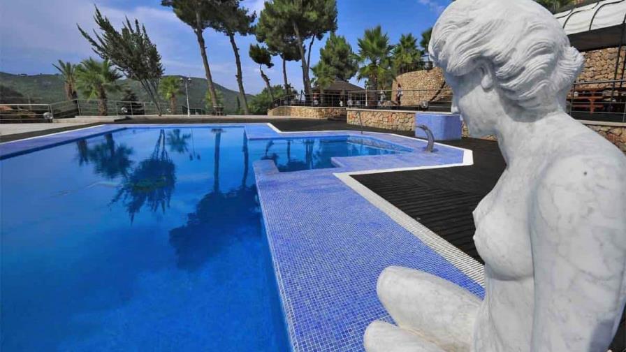 Las piscinas de los ricos dan sed a las ciudades, denuncia un estudio