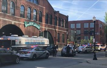 Cinco muertos en un tiroteo en el centro de la ciudad de Louisville, EE.UU.