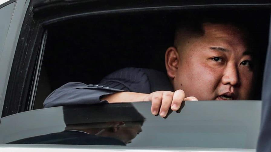 Kim Jong-un recibe un coche ruso regalado por Vladímir Putin