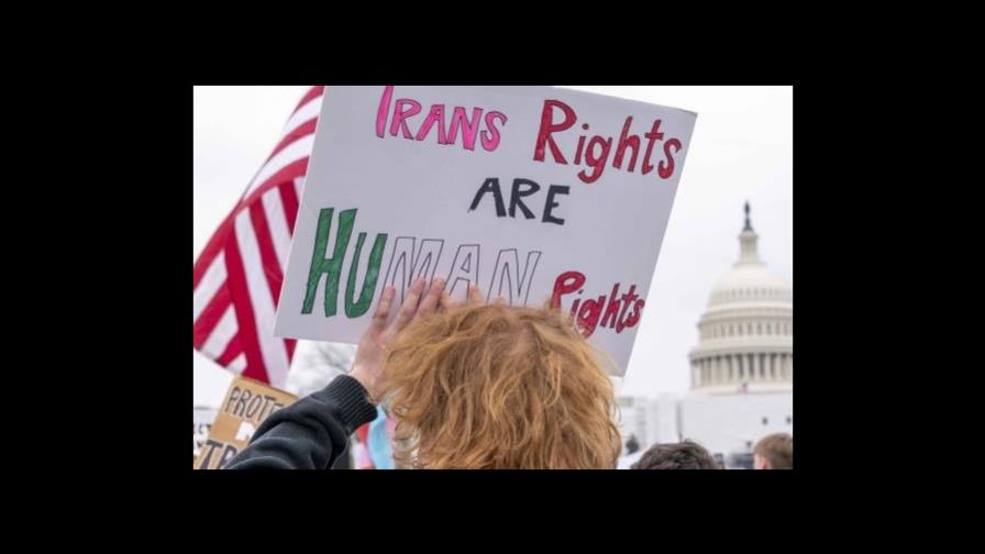 Aprueban en Florida proyecto que exige el uso de baños alineados al sexo de nacimiento