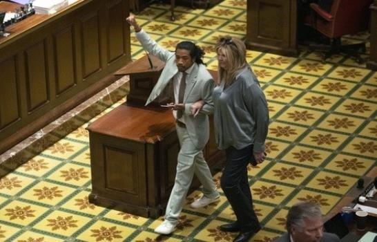 Uno de los legisladores expulsados volverá al Capitolio de Tennessee