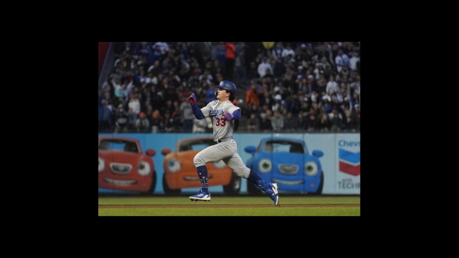 Muncy batea grand slam y Dodgers arrollan a Gigantes 9-1