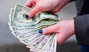 Los bancos cubanos vuelven a aceptar dep&oacute;sitos de d&oacute;lares estadounidenses