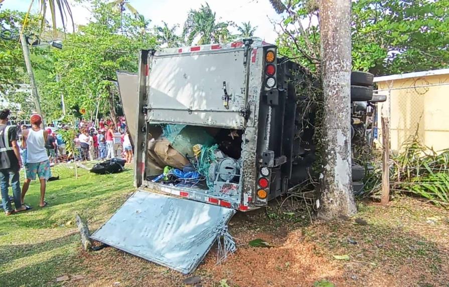 Al menos dos estudiantes muertos por impacto de camión en una escuela en Sánchez, Samaná