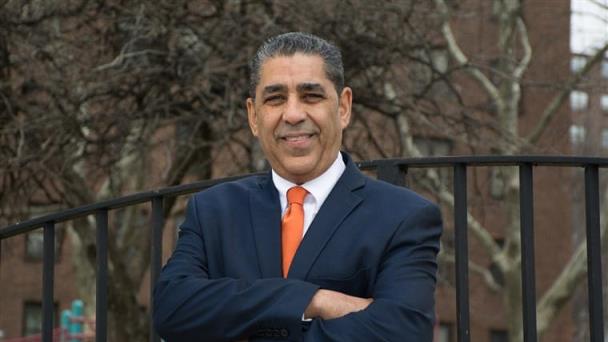 Adriano Espaillat dice es un irrespeto falta de preguntas sobre la diáspora en debate ANJE