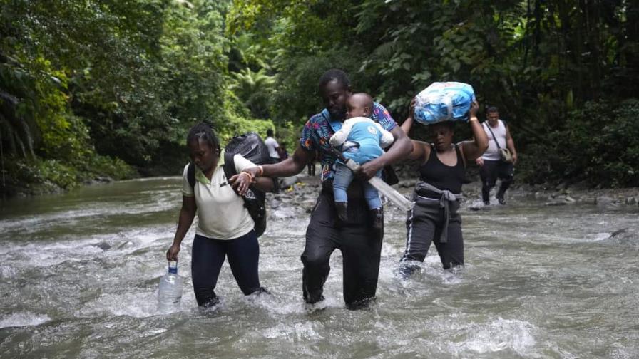 Más de 100 mil migrantes irregulares ya cruzaron la selva del Darién este año