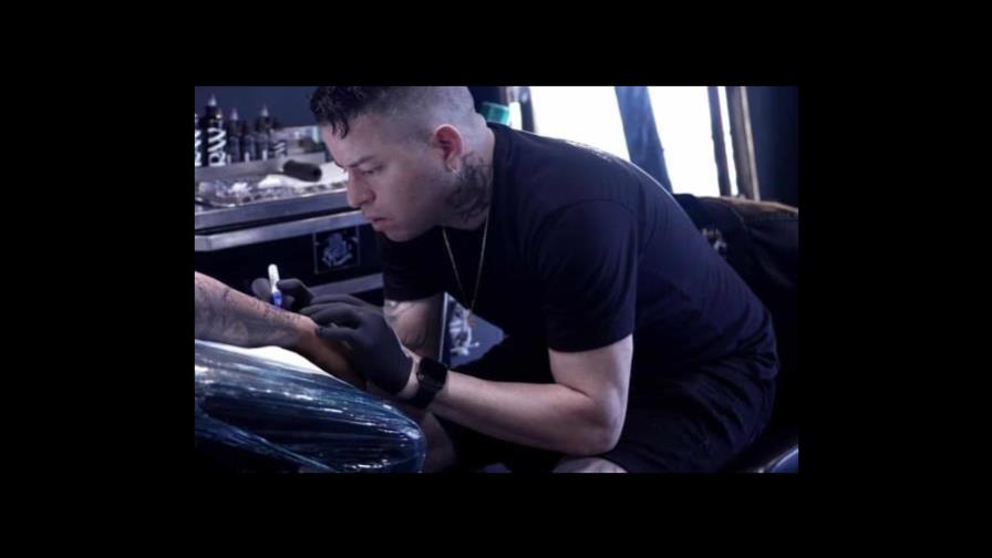 Reinier Gelavert: cómo cuidar un tatuaje reciente en verano