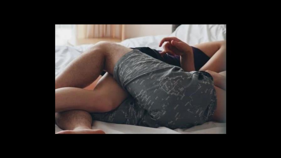 Un hombre se fractura el pene mientras practicaba la postura sexual “vaquera invertida” Un hombre se fractura el pene mientras practicaba la postura sexual “vaquera invertida”