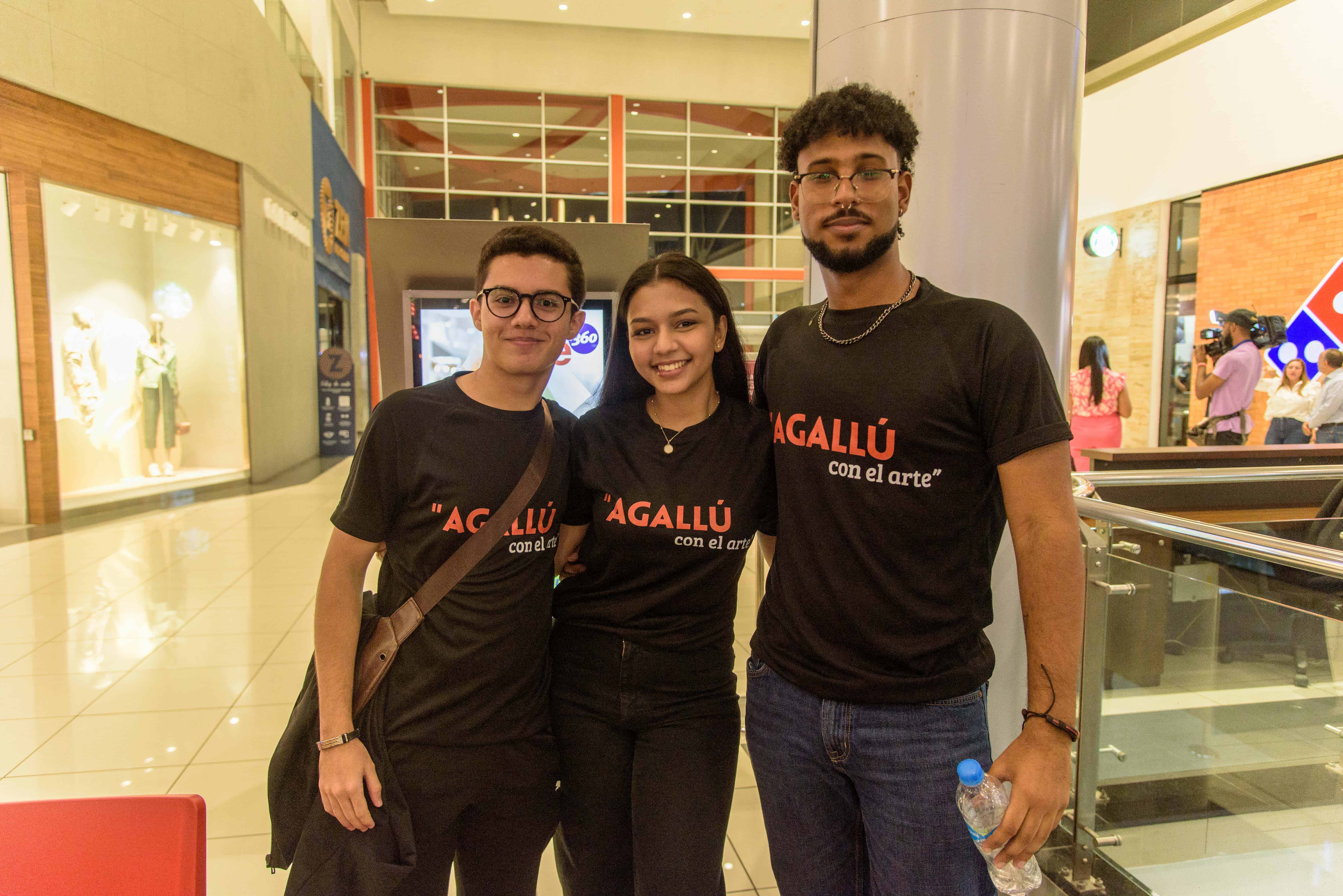 Ángel Gabriel, Gabriella González y Anthony Nin. 