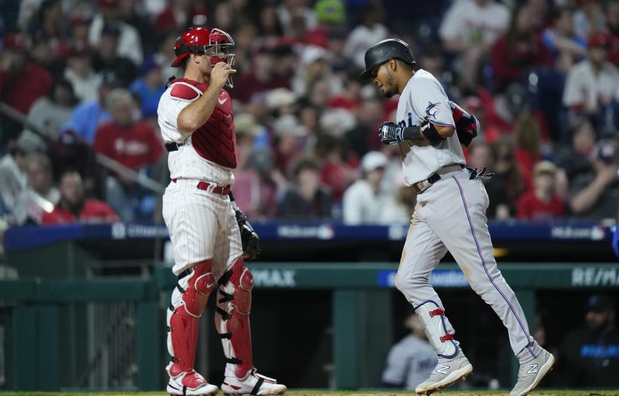 Arráez batea para el ciclo y hace historia para los Marlins que derrotan a Filis