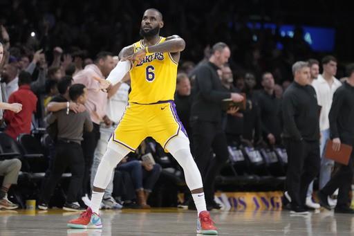 Lakers vencen a Wolves en tiempo extra y están en playoffs