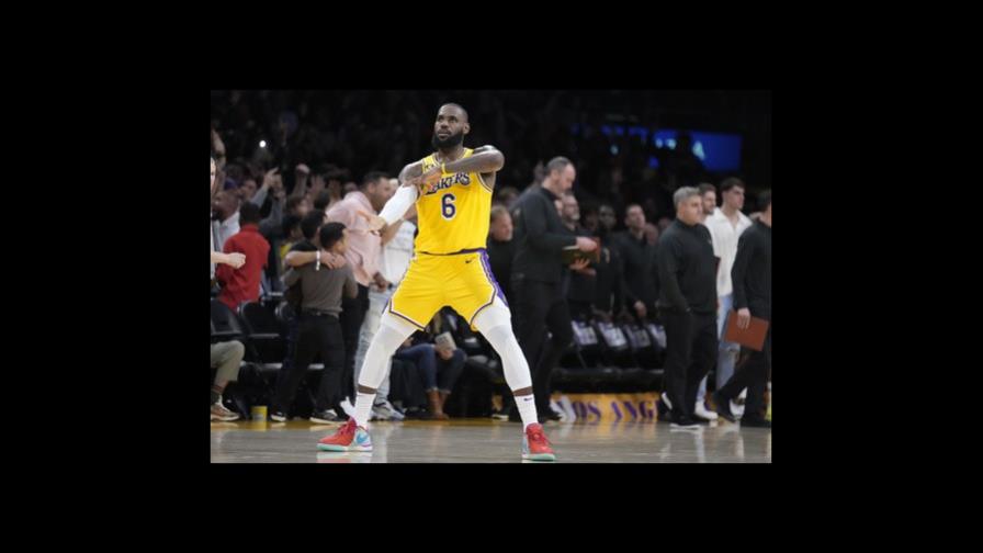 Lakers vencen a Wolves en tiempo extra y están en playoffs