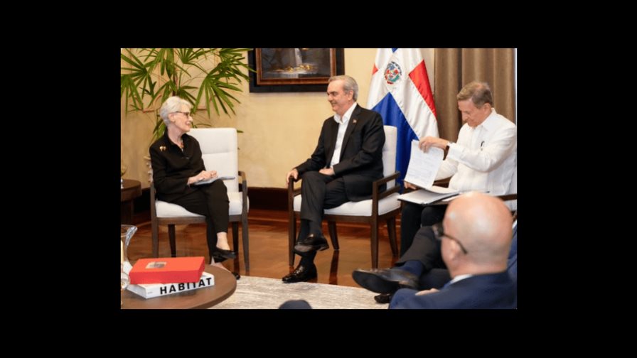 La subsecretaria Wendy Sherman se reúne con Abinader en el Palacio Nacional