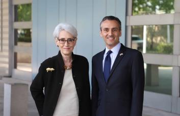 Llega Wendy Sherman a RD en medio del disgusto dominicano por alerta migratoria a estadounidenses