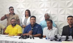 Alcaldía de Higüey entrega cheques a contratistas para 33 obras municipales