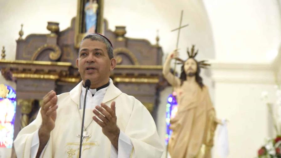 Obispo auxiliar de Santiago pide no utilizar el tema del dengue como instrumento político