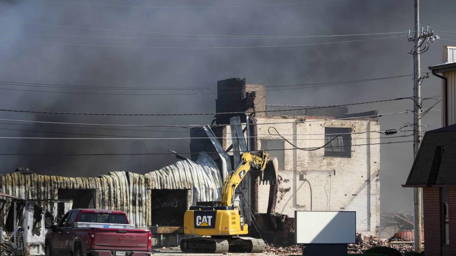 Miles de evacuados en EE.UU. por incendio en planta de reciclaje de plásticos Miles de evacuados en EE.UU. por incendio en planta de reciclaje de plásticos