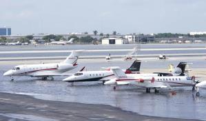 Lluvias parecidas a las del diluvio de Santo Domingo caen sobre Fort Lauderdale, el aeropuerto se inund&oacute;