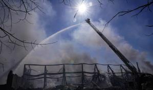 Un incendio en una planta provoca una nube tóxica en EE.UU.