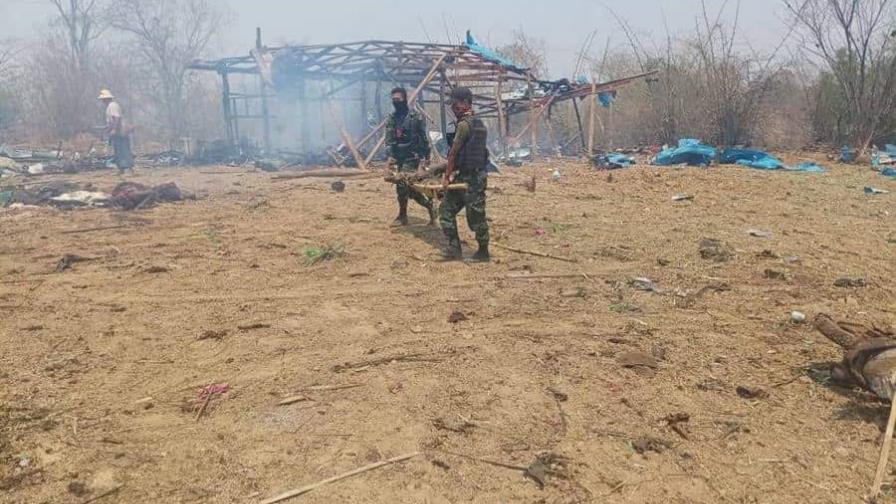 Ataque aéreo en Birmania dejó al menos 130 muertos Ataque aéreo en Birmania dejó al menos 130 muertos