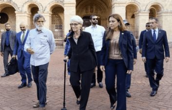 La subsecretaria Wendy Sherman resalta belleza de RD durante visita a la Zona Colonial