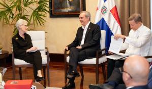 Luis Abinader insiste a subsecretaria de Estado de EE.UU. que se debe intervenir Haití