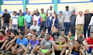 El Grillo, Horford y Gómez aseguran a jóvenes que deportes y estudio son puertas al éxito