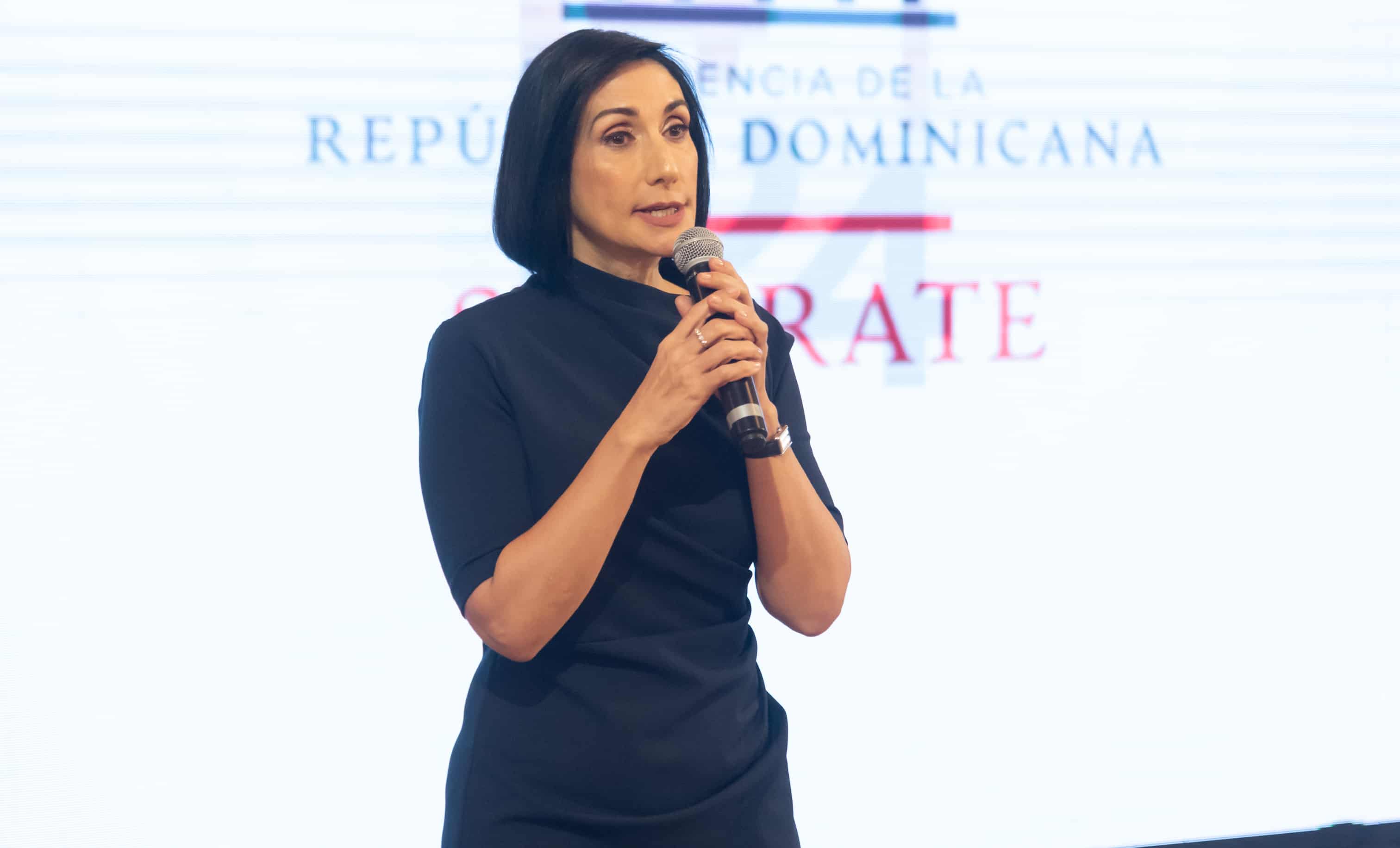La primera dama Raquel Arbaje.