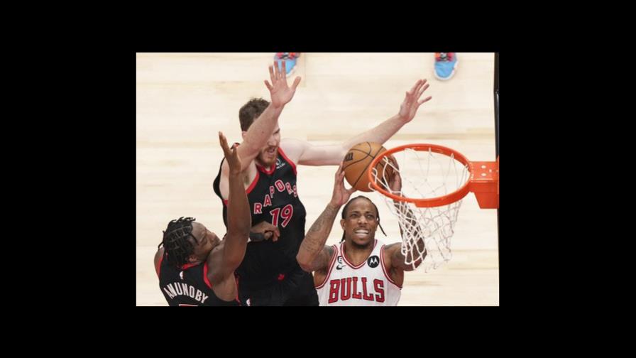 LaVine anota 39, los Bulls vencen a Raptors y enfrentarán a Heat