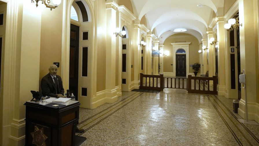 “Amenaza creíble” obliga a evacuar la Asamblea de California “Amenaza creíble” obliga a evacuar la Asamblea de California