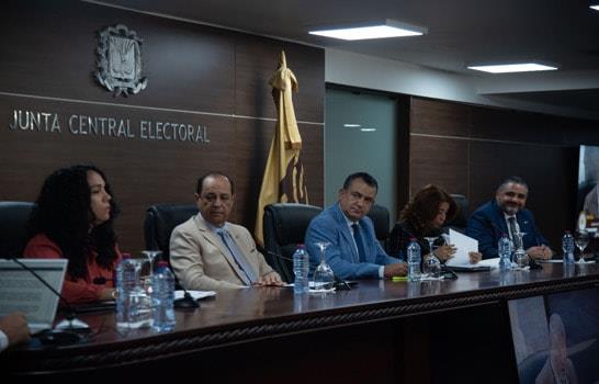 Partidos presentan a JCE posiciones sobre resolución para digitalización resultados de elecciones