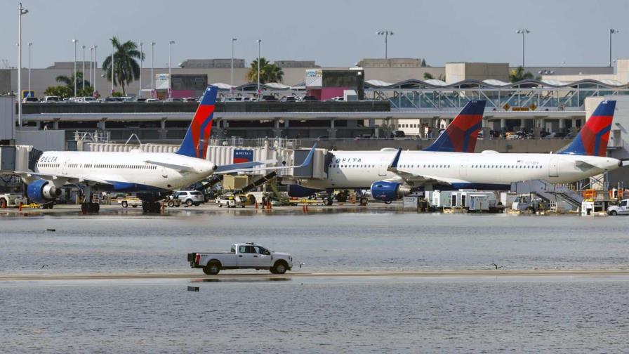 Aeropuerto de Fort Lauderdale reabre tras inundaciones en La Florida