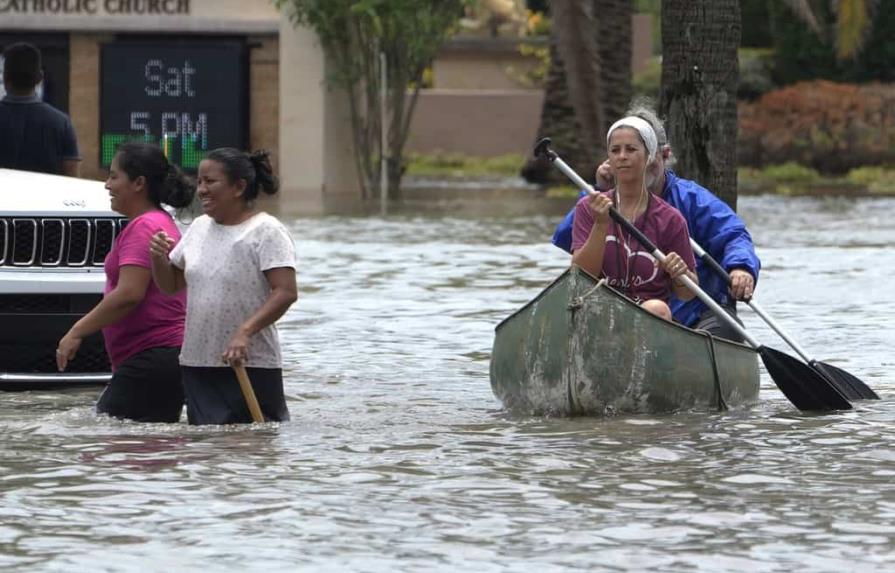 Las lluvias dan un respiro al inundado sureste de Florida, pero pueden volver