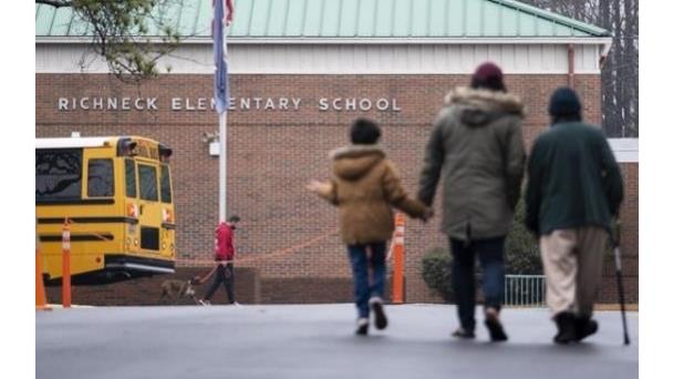 Detienen a la madre del niño de 6 años que baleó a profesora en escuela de Virginia
