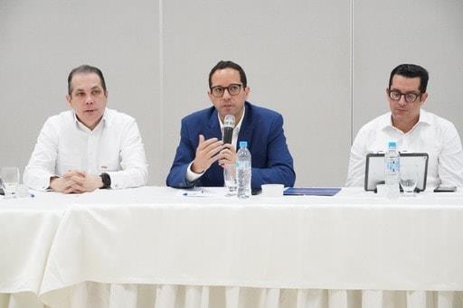 Presentan a empresarios de Santiago nueva propuesta para construir la autopista del Ámbar