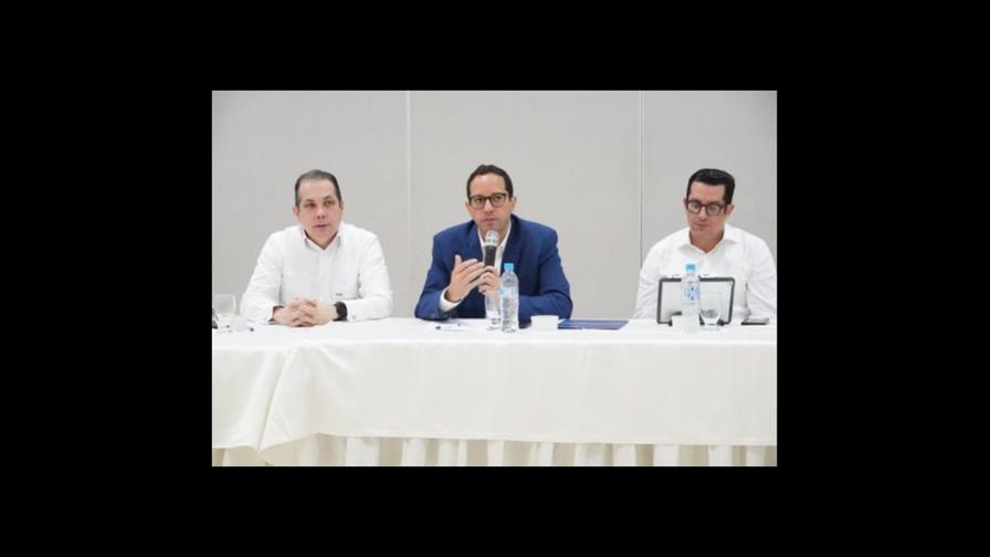 Presentan a empresarios de Santiago nueva propuesta para construir la autopista del Ámbar