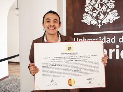 Universidad Colombia otorga título aboga persona no binaria