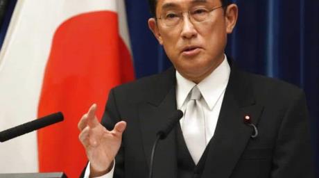 Evacuan al primer ministro de Japón por explosión mientras visitaba un puerto