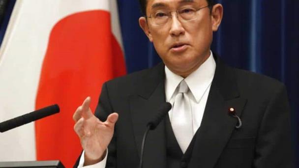 Evacuan al primer ministro de Japón por explosión mientras visitaba un puerto